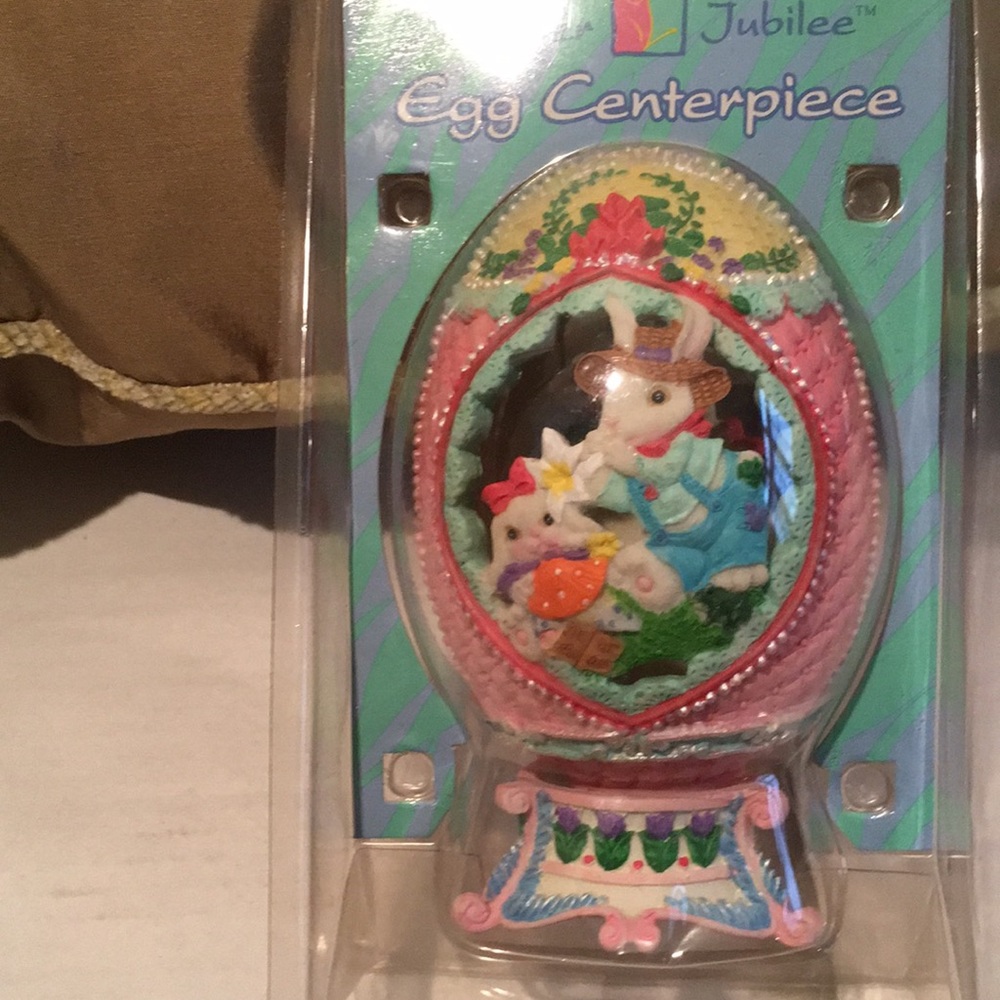 NWT vintage 1990s Egg Centerpiece with stand